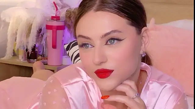 Snapshot of Sienna_Voss chatting on 10-05-25, 10:29 Sienna Voss online show from 10-05-25, 10:29