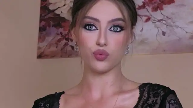 Snapshot of Sienna_Voss chatting on 08-09-26, 08:58 Sienna Voss online show from 08-09-26, 08:58