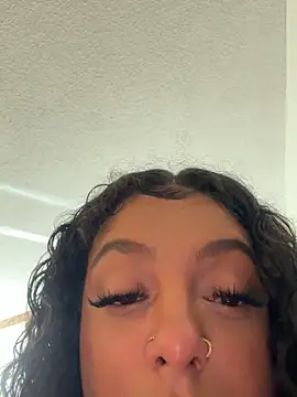 Snapshot of allybluee777 chatting on 11-13-25, 07:35 allybluee777 online show from 11-13-25, 07:35