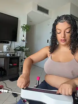 Snapshot of allybluee777 chatting on 12-02-25, 05:30 allybluee777 online show from 12-02-25, 05:30