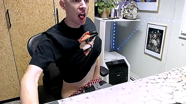 Snapshot of sakiramissy chatting on 10-06-25, 07:06 sakiramissy online show from 10-06-25, 07:06