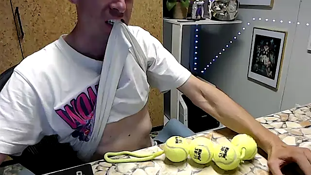 Snapshot of sakiramissy chatting on 10-15-25, 02:28 sakiramissy online show from 10-15-25, 02:28