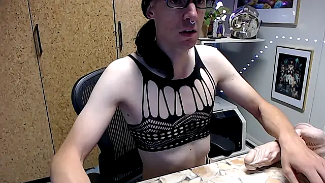 Snapshot of sakiramissy chatting on 10-22-25, 05:52 sakiramissy online show from 10-22-25, 05:52