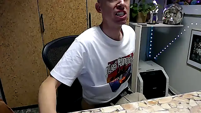 Snapshot of sakiramissy chatting on 11-17-25, 07:14 sakiramissy online show from 11-17-25, 07:14