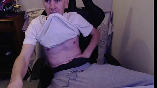 Snapshot of sakiramissy chatting on 12-14-25, 07:40 sakiramissy online show from 12-14-25, 07:40