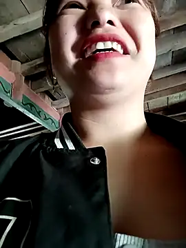 Snapshot of XoiXoi232 chatting on 10-10-25, 03:38 XoiXoi232 online show from 10-10-25, 03:38