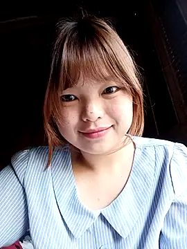 Snapshot of XoiXoi232 chatting on 10-17-25, 11:29 XoiXoi232 online show from 10-17-25, 11:29