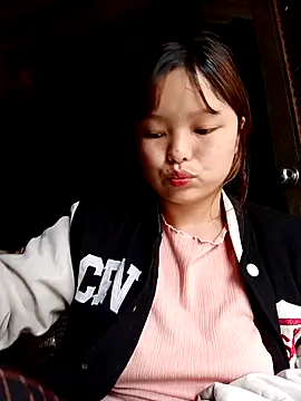 Snapshot of XoiXoi232 chatting on 11-17-25, 03:01 XoiXoi232 online show from 11-17-25, 03:01