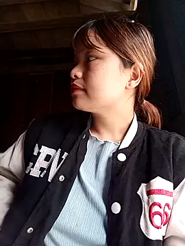 Snapshot of XoiXoi232 chatting on 11-22-25, 07:07 XoiXoi232 online show from 11-22-25, 07:07