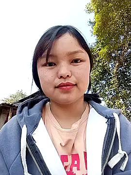 Snapshot of XoiXoi232 chatting on 01-12-26, 05:23 XoiXoi232 online show from 01-12-26, 05:23