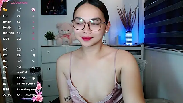 Snapshot of _Jenniyah_ chatting on 12-03-25, 04:42 Jenniyah online show from 12-03-25, 04:42