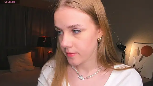 Snapshot of OdellaFrake chatting on 09-12-25, 08:09 OdellaFrake online show from 09-12-25, 08:09