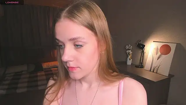 Snapshot of OdellaFrake chatting on 09-17-25, 07:37 OdellaFrake online show from 09-17-25, 07:37