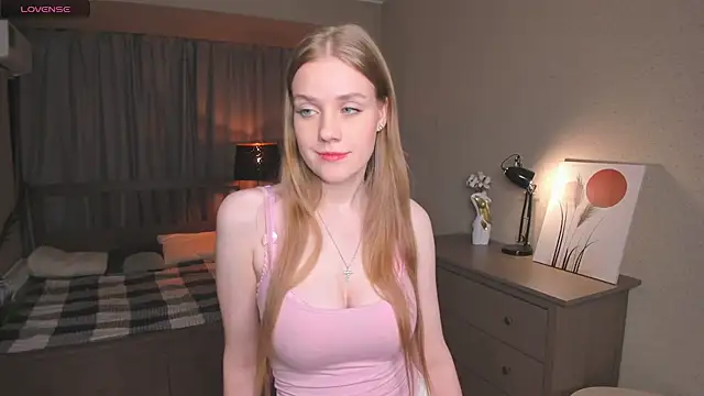 Snapshot of OdellaFrake chatting on 09-20-25, 08:32 OdellaFrake online show from 09-20-25, 08:32