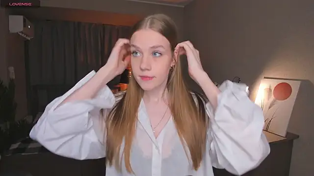 Snapshot of OdellaFrake chatting on 10-10-25, 07:35 OdellaFrake online show from 10-10-25, 07:35