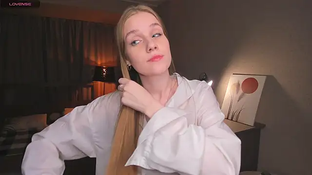 Snapshot of OdellaFrake chatting on 10-16-25, 07:37 OdellaFrake online show from 10-16-25, 07:37