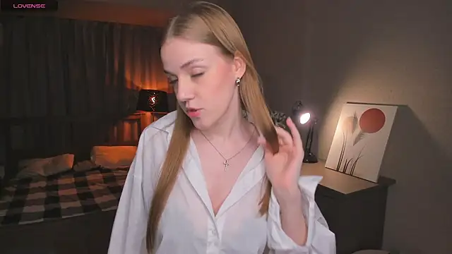 Snapshot of OdellaFrake chatting on 10-18-25, 07:47 OdellaFrake online show from 10-18-25, 07:47