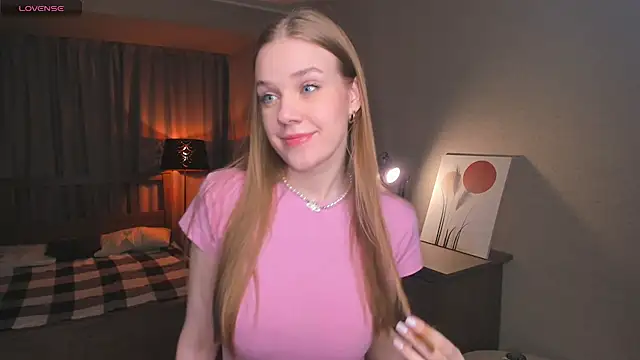 Snapshot of OdellaFrake chatting on 10-21-25, 08:20 OdellaFrake online show from 10-21-25, 08:20