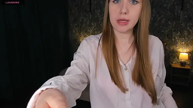 Snapshot of OdellaFrake chatting on 11-17-25, 08:36 OdellaFrake online show from 11-17-25, 08:36