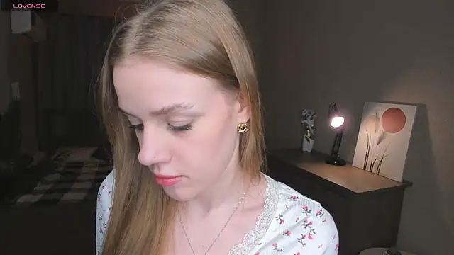 Snapshot of OdellaFrake chatting on 11-19-25, 07:14 OdellaFrake online show from 11-19-25, 07:14