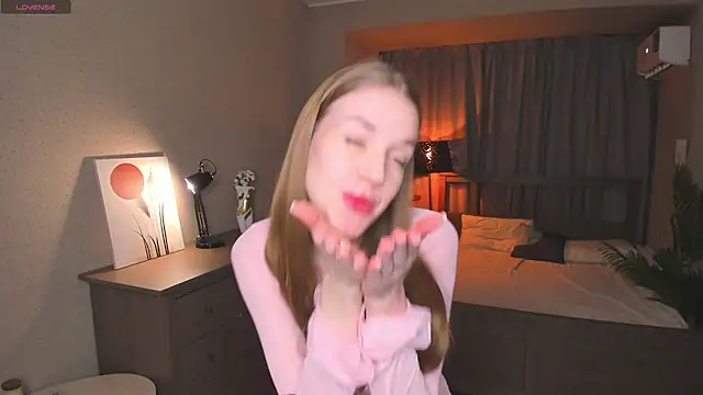 Snapshot of OdellaFrake chatting on 12-05-25, 07:43 OdellaFrake online show from 12-05-25, 07:43