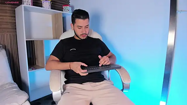 Axel grey  online show from 10-12-25, 11:53