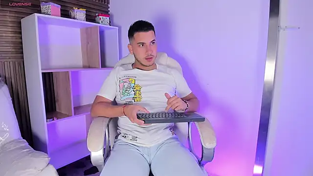 Axel grey  online show from 10-17-25, 12:19