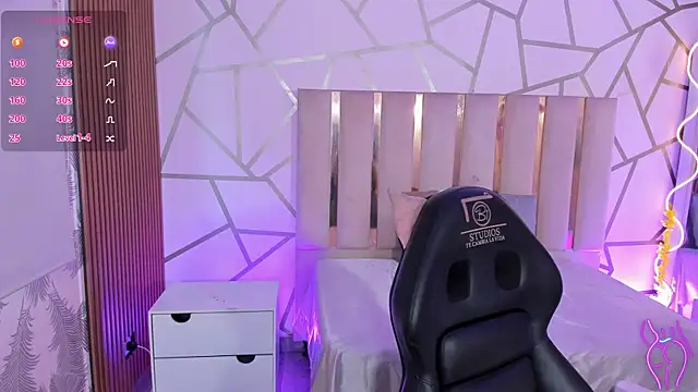 CYRUS TAY online show from 04-18-26, 12:09