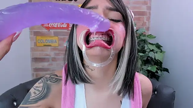 Snapshot of miss___abigail chatting on 10-09-25, 09:35 miss abigail online show from 10-09-25, 09:35