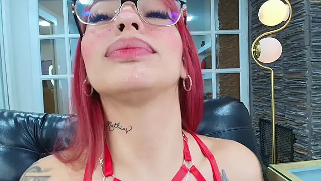 Snapshot of miss___abigail chatting on 12-18-25, 02:06 miss abigail online show from 12-18-25, 02:06