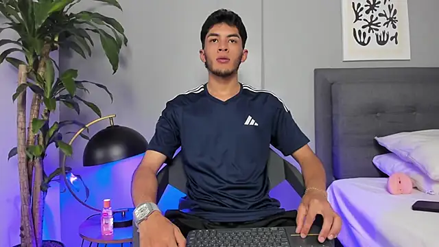 Tylerffoxx online show from 06-11-26, 09:57