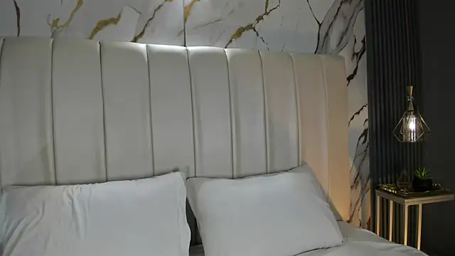 CarolineLee  online show from 04-22-26, 10:33