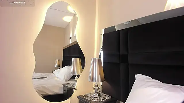 Snapshot of CarolineLee_ chatting on 07-01-26, 10:42 CarolineLee online show from 07-01-26, 10:42