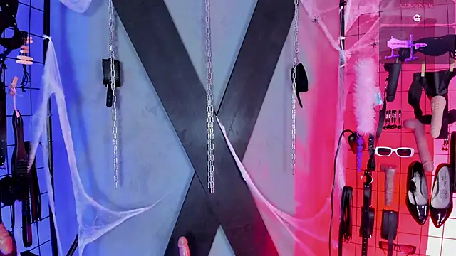 Snapshot of VictoryaLiah_BDSM chatting on 10-24-25, 11:06 VictoryaLiah BDSM online show from 10-24-25, 11:06