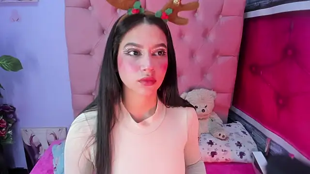 Snapshot of Megan_Luxe chatting on 10-24-25, 03:36 Megan Luxe online show from 10-24-25, 03:36