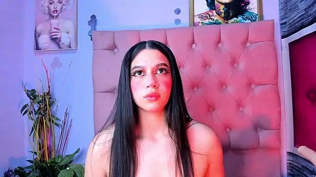 Snapshot of Megan_Luxe chatting on 12-21-25, 09:05 Megan Luxe online show from 12-21-25, 09:05