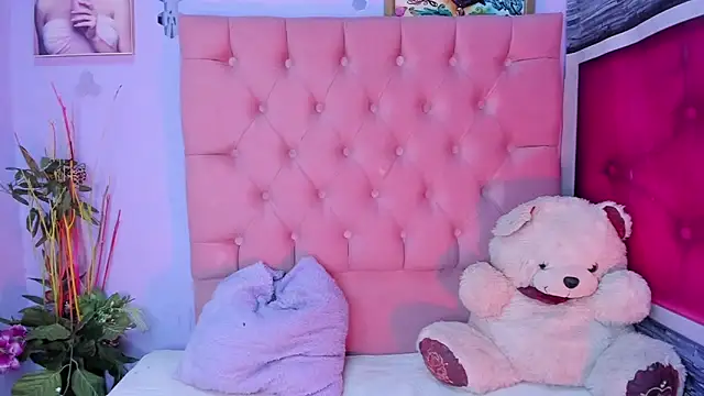 Snapshot of Megan_Luxe chatting on 01-08-26, 06:05 Megan Luxe online show from 01-08-26, 06:05