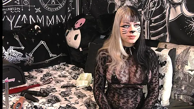 Paige Turner online show from 10-28-25, 01:09