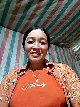 Snapshot of Bliss_rose chatting on 11-21-25, 08:13 Bliss rose online show from 11-21-25, 08:13