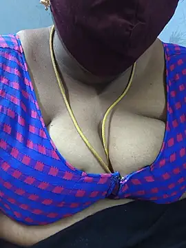Snapshot of TAMIL_ELAKKIYA chatting on 06-17-26, 11:38 TAMIL ELAKKIYA online show from 06-17-26, 11:38