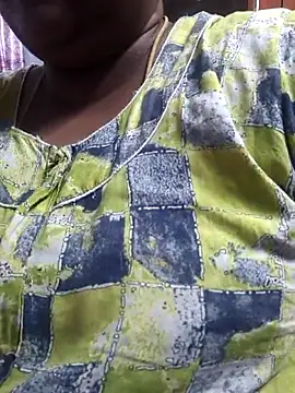 Snapshot of TAMIL_ELAKKIYA chatting on 06-18-26, 01:59 TAMIL ELAKKIYA online show from 06-18-26, 01:59