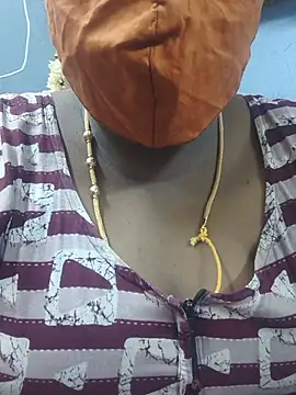 Snapshot of TAMIL_ELAKKIYA chatting on 07-04-26, 06:47 TAMIL ELAKKIYA online show from 07-04-26, 06:47