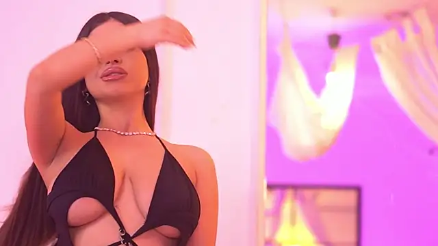 Snapshot of BellaNoirre chatting on 01-10-26, 06:20 BellaNoirre online show from 01-10-26, 06:20