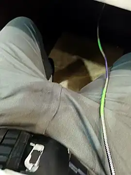 Snapshot of hotboy43339 chatting on 09-11-25, 04:18 hotboy43339 online show from 09-11-25, 04:18