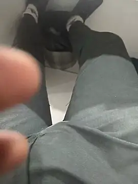 Snapshot of hotboy43339 chatting on 09-12-25, 05:35 hotboy43339 online show from 09-12-25, 05:35