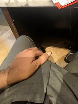 Snapshot of hotboy43339 chatting on 11-02-25, 02:25 hotboy43339 online show from 11-02-25, 02:25