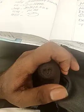 Snapshot of hotboy43339 chatting on 11-28-25, 04:48 hotboy43339 online show from 11-28-25, 04:48