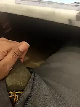 Snapshot of hotboy43339 chatting on 12-19-25, 02:51 hotboy43339 online show from 12-19-25, 02:51