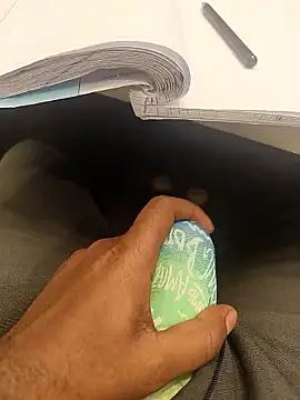 Snapshot of hotboy43339 chatting on 01-14-26, 09:04 hotboy43339 online show from 01-14-26, 09:04