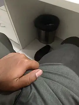 Snapshot of hotboy43339 chatting on 02-17-26, 05:19 hotboy43339 online show from 02-17-26, 05:19